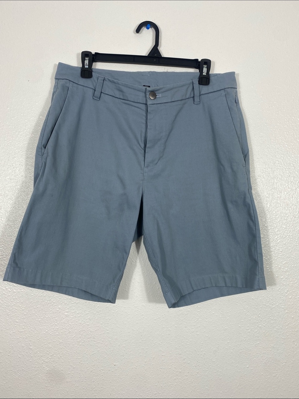 lululemon athletica Steel Blue Flat-Front Men's Shorts Size 33 - Picture 4 of 16